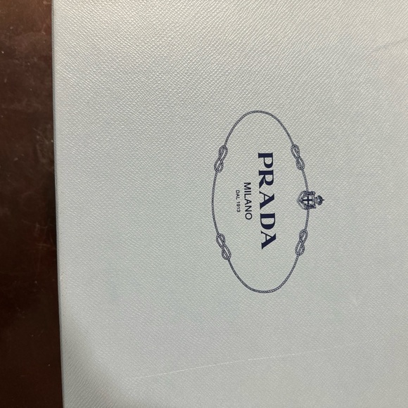 Prada - Picture 7 of 7